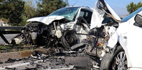 FECİ KAZADA 1 KİŞİ ÖLDÜ 1 KİŞİ YARALANDI