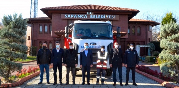 BELEDİYEYE YENİ ÇÖP KAMYONU