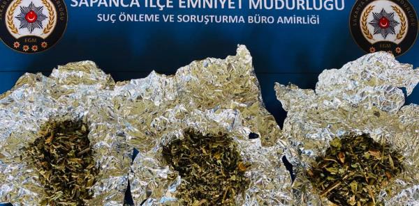 ŞÜPHELİ ARAÇTAN UYUŞTURUCU ÇIKTI