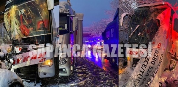 SAPANCA TEM GEÇİŞİNDE MEYDANA GELEN ZİNCİRLEME TRAFİK KAZASINDA 6 KİŞİ YARALANDI
