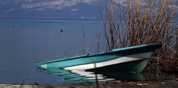 SAPANCA GÖLÜ YÜKSELDİ, KARAYA OTURAN KAYIKLAR SUYLA BULUŞTU
