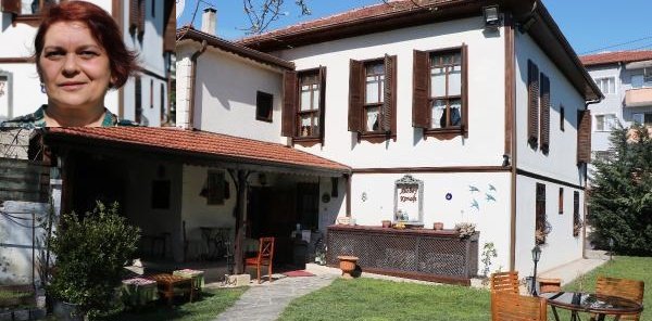 DEDESİNDEN KALAN KONAĞI OTELE ÇEVİRDİ