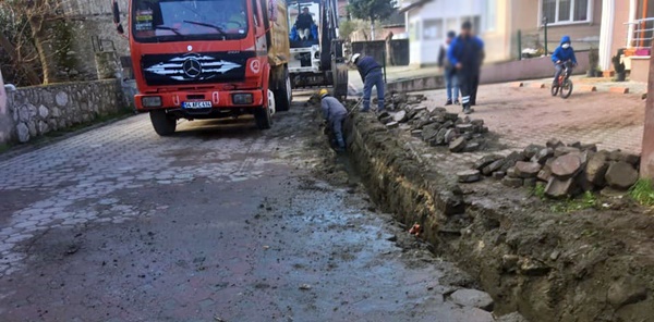 ELEKTRİK HATLARI YER ALTINA ALINIYOR