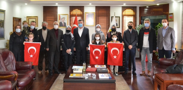 İSTİKLAL MARŞI'NI EN GÜZEL ONLAR OKUDU