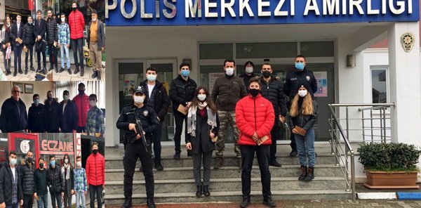 BABAYANİ TİYATROSU OYUNCULARI SOKAKTA MEKTUP DAĞITTI