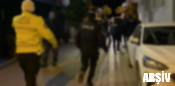 KUMAR BASKININA GİDEN POLİSLERE SALDIRDILAR