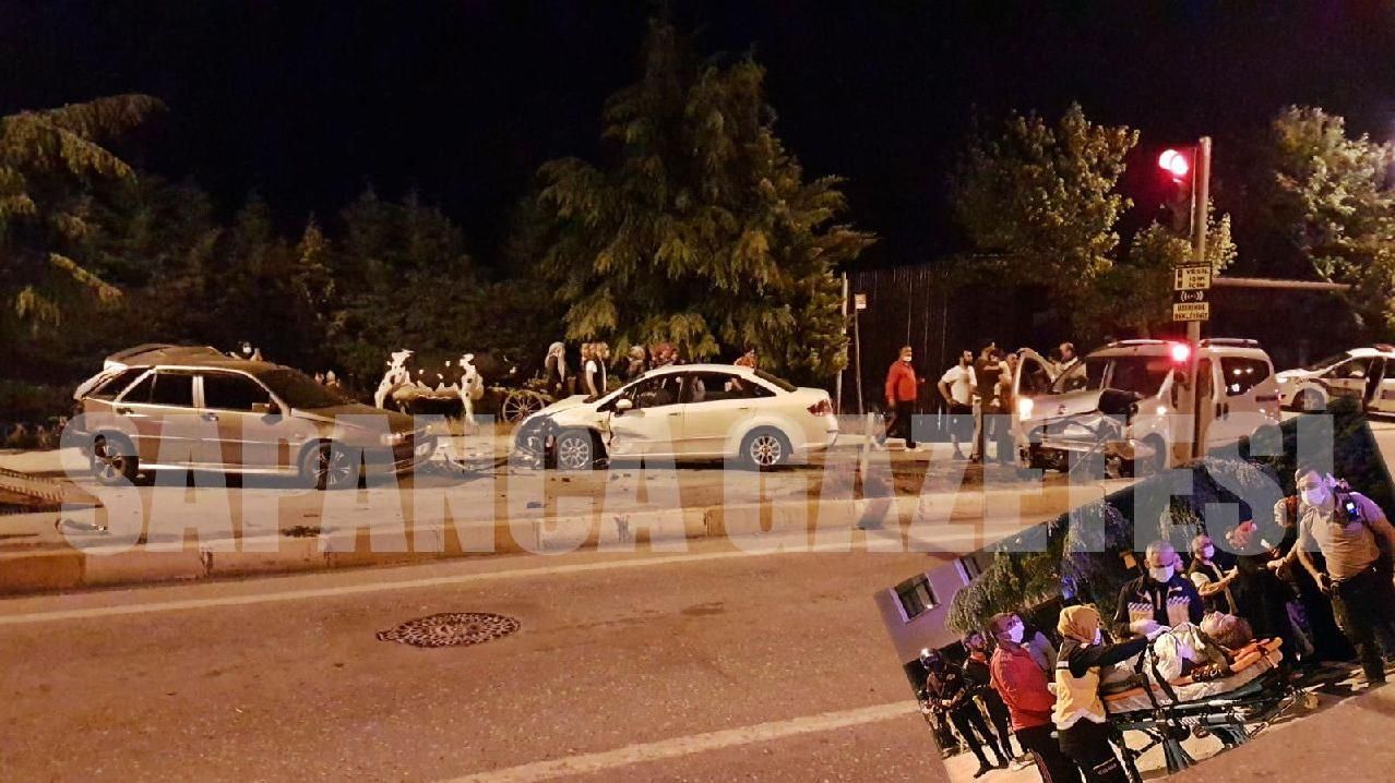 GÜLDİBİ'NDE ZİNCİRLEME TRAFİK KAZASI: 5 YARALI