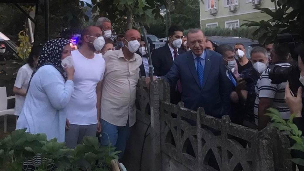 CUMHURBAŞKANI ERDOĞAN'A SAPANCA'DA SEVGİ SELİ