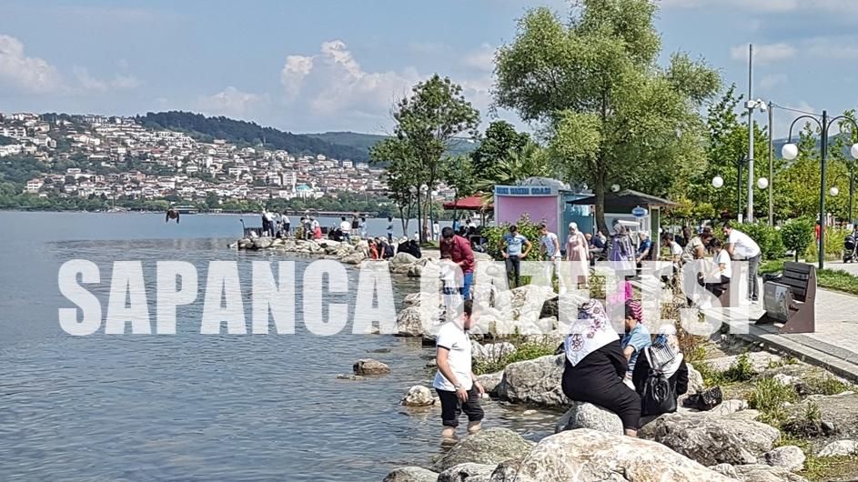 SAPANCA'DA GÜNEŞLİ HAVANIN TADINI ÇIKARDILAR