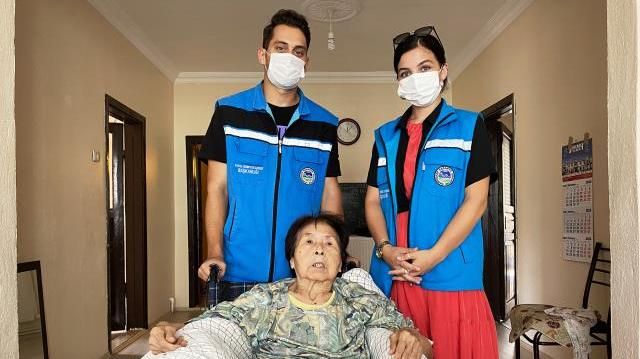 90 YAŞINDAKİ JAPON KADININ ELİNDEN BELEDİYE TUTTU