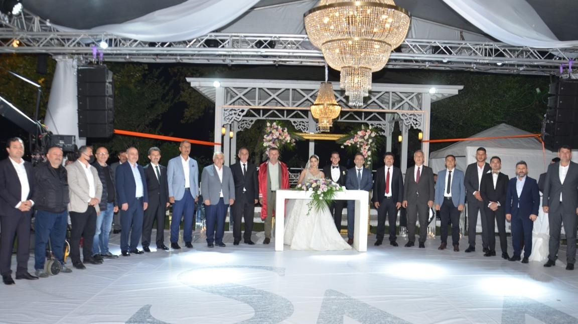 İŞ VE SİYASET DÜNYASI BU DÜĞÜNDE BULUŞTU