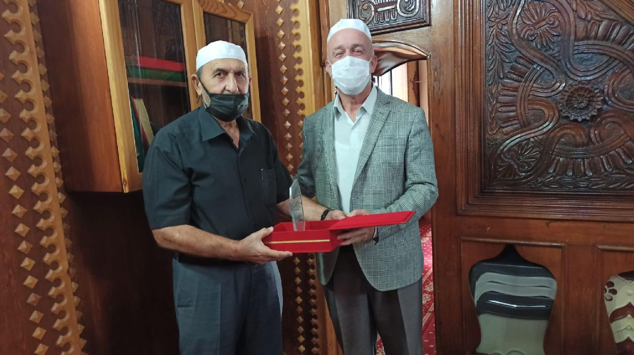 ABDURRAHMAN YILMAZ'A TEŞEKKÜR PLAKETİ