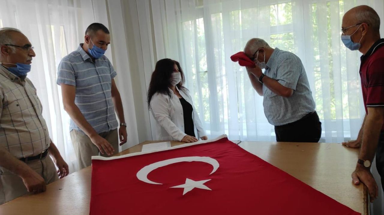 HEM'DEN 29 EKİM'DE OKULLARA ANLAMLI HEDİYE