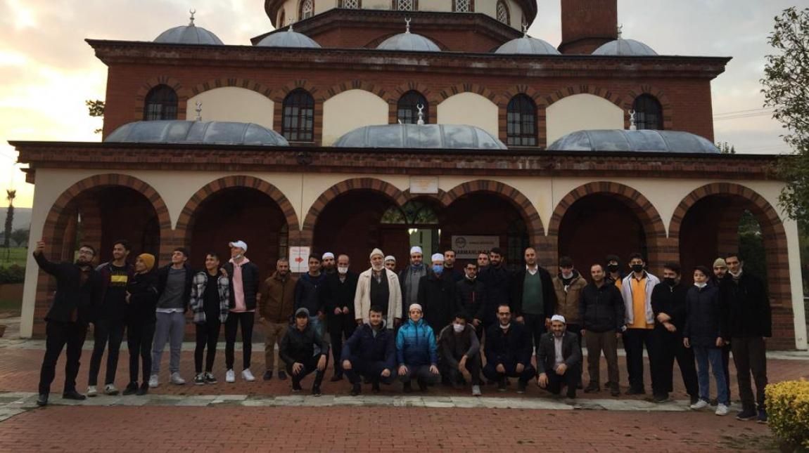 ÖĞRENCİLER SABAH NAMAZINDA BİR ARAYA GELDİ