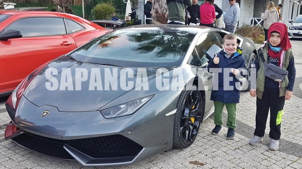 MİLYONLUK ARAÇLARI İLE SAPANCA'YI  TERCİH ETTİLER