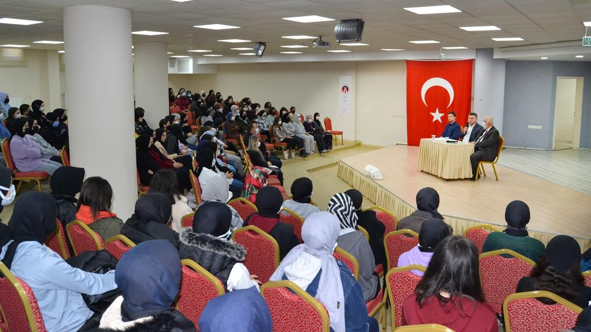 BAŞKAN ÖZEN ÖĞRENCİLERLE BULUŞTU