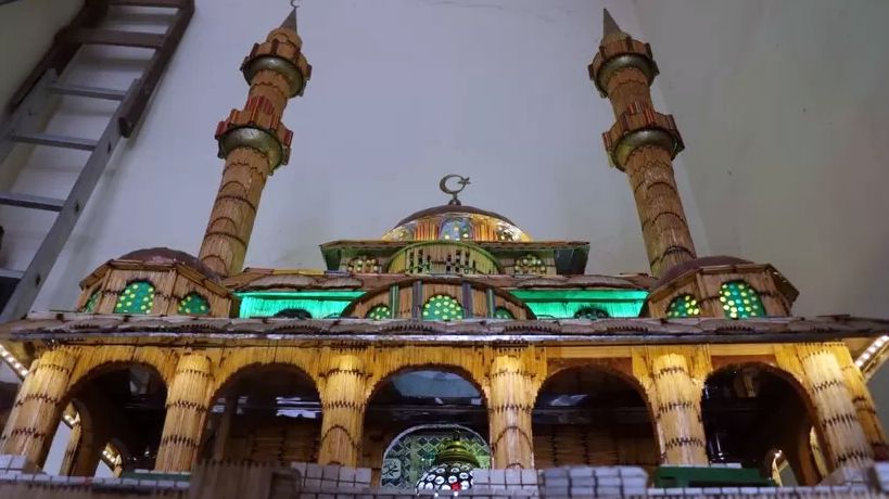 BU CAMİ GÖRENLERİ ŞAŞIRTIYOR