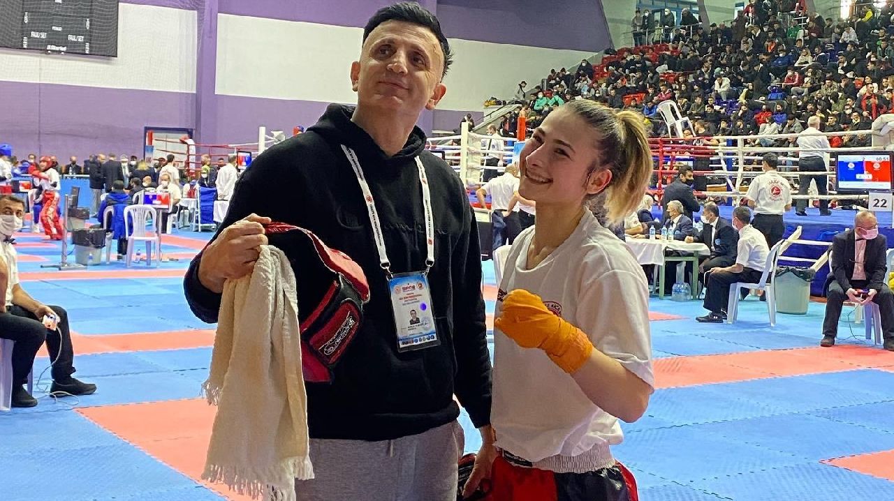 AFRA YİNE ŞAMPİYON