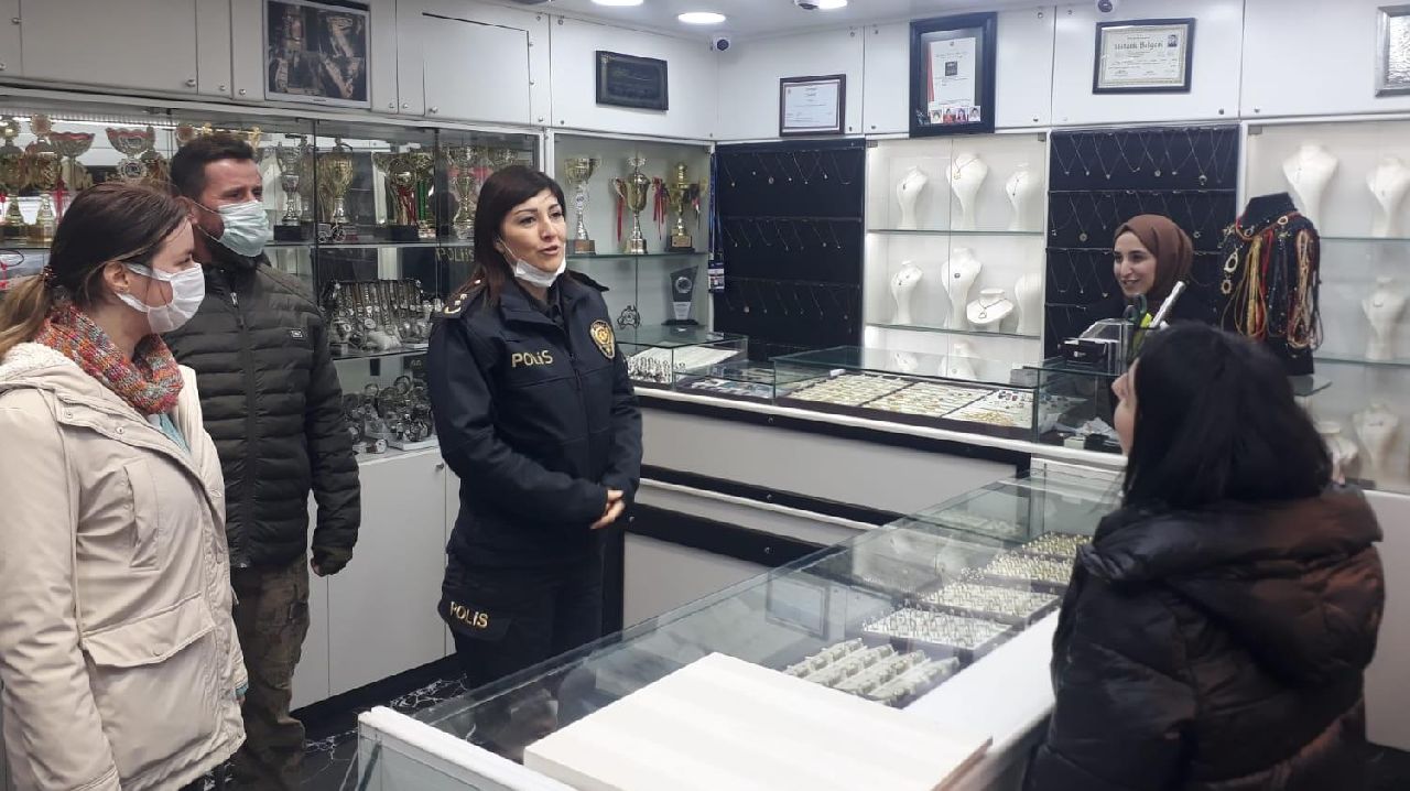 MÜDÜR İLHAN ESNAF ZİYARETİNDE