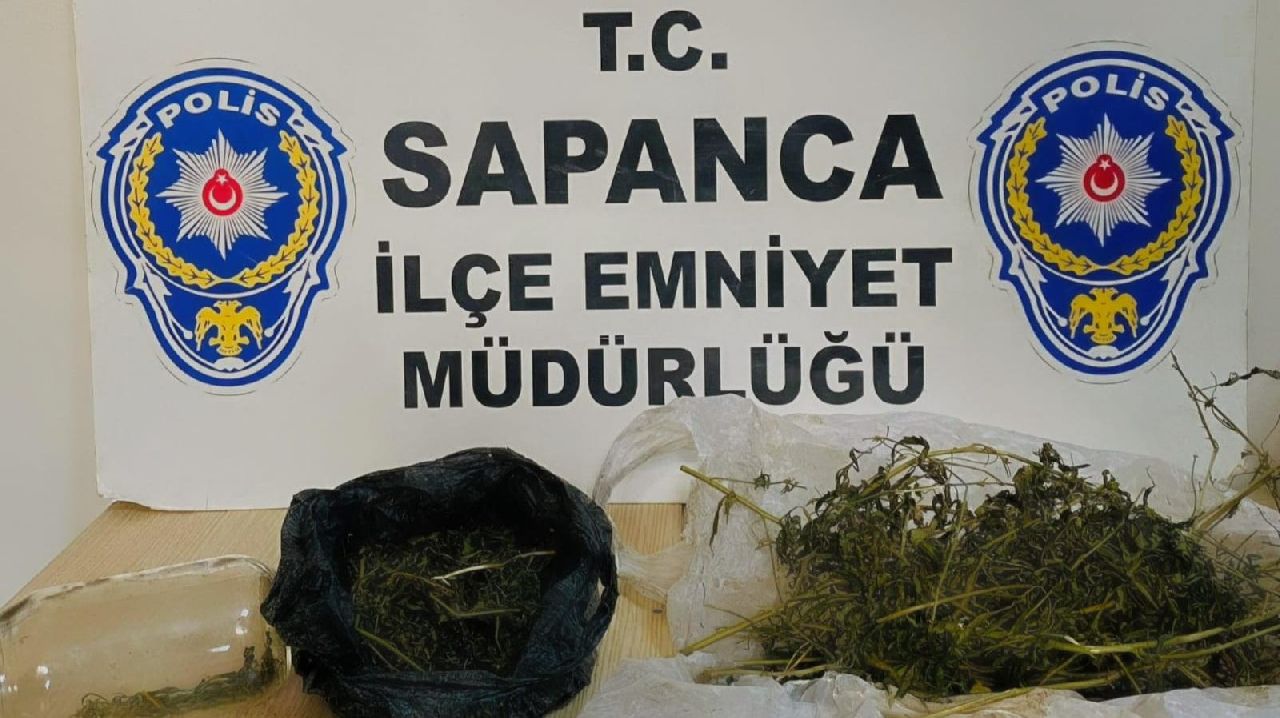 ÜZERİNDE ESRARLA YAKALANDI