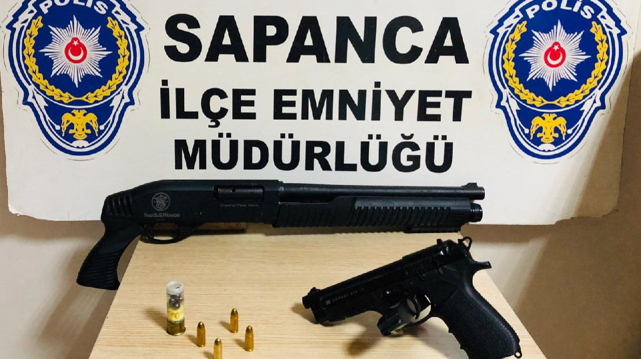 RUHSATSIZ TABANCA VE POMPALI TÜFEK ELE GEÇİRİLDİ