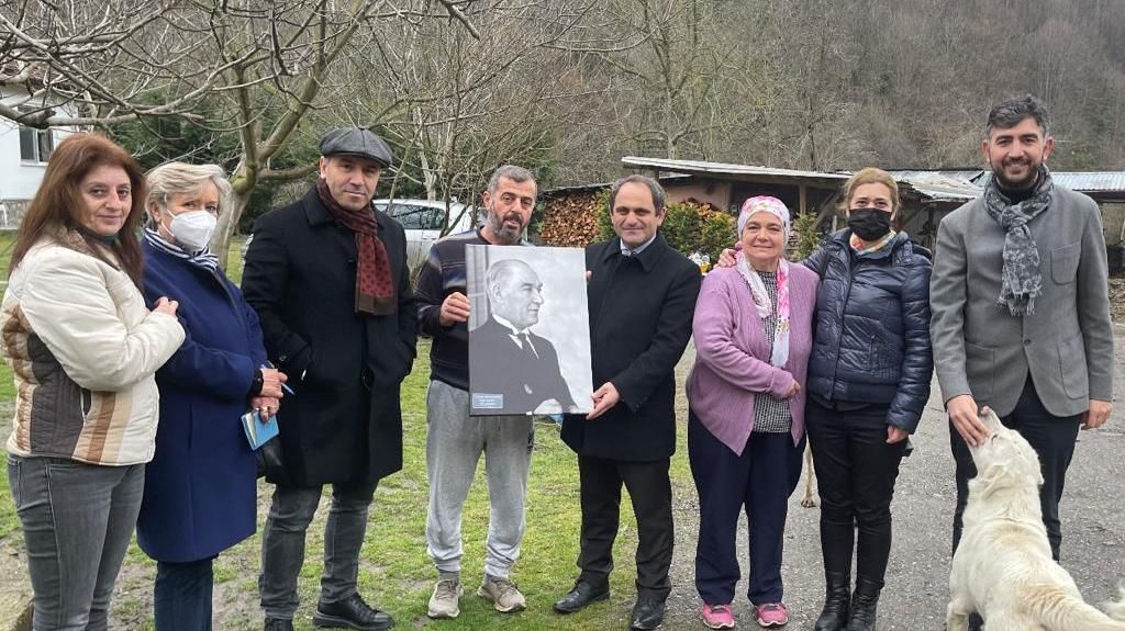 ''SAPANCA'DA VATANDAŞLARIMIZ ÇAMUR İÇİNDE YÜRÜYOR''