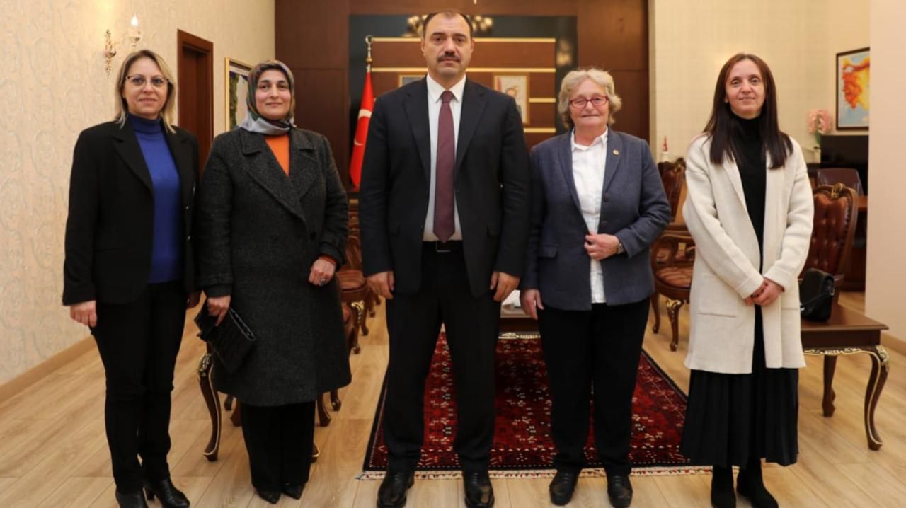 VALİ KALDIRIM KADIN MUHTARLARI DİNLEDİ