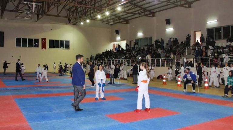 AYYILDIZ GSK KARATE TAKIMINDAN 5 MADALYA
