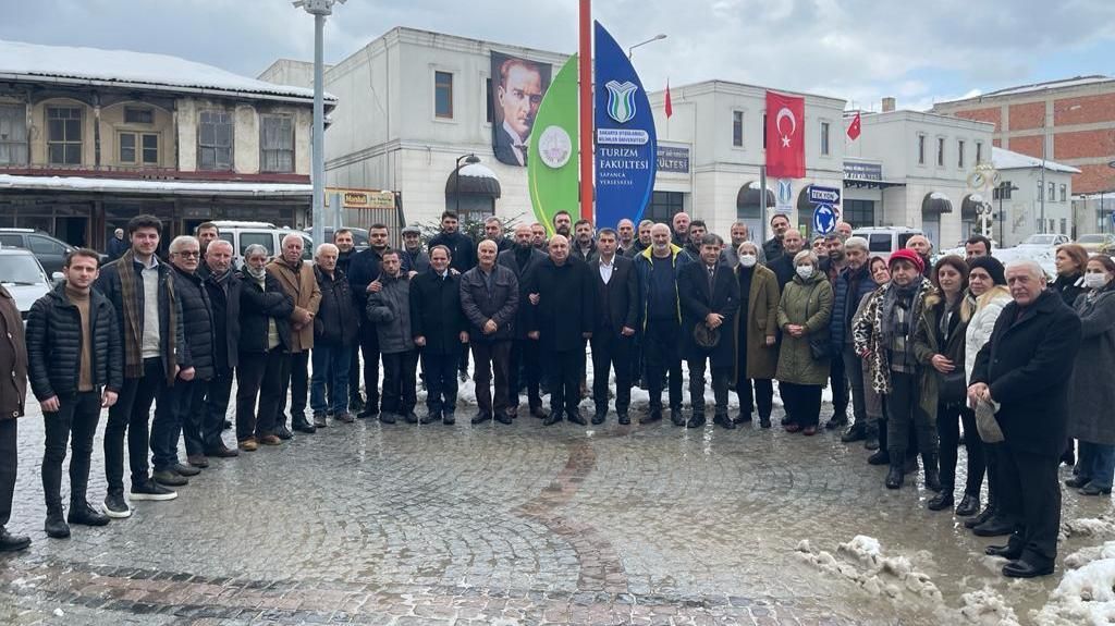 CHP'DEN SAPANCA MUHTARLAR DERNEĞİ ÇIKARTMASI