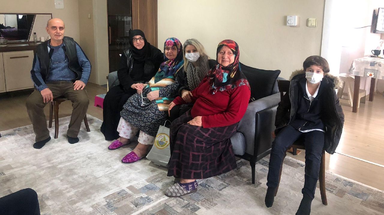 SAPANCA'DA HASTA VE YAŞLI ZİYARETLERİ SÜRÜYOR