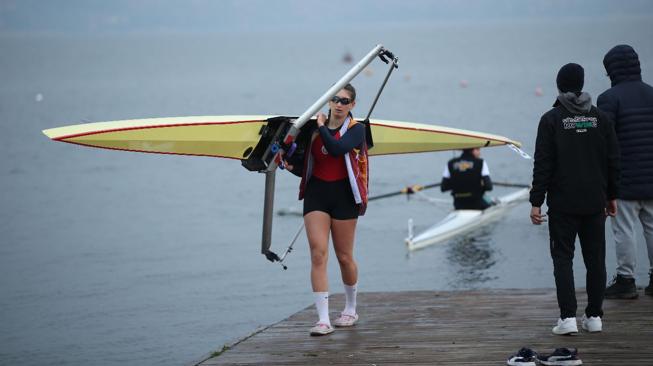 KÜREKÇİLERİN BÜYÜK MÜCADELESİ SAPANCA'DA BAŞLADI