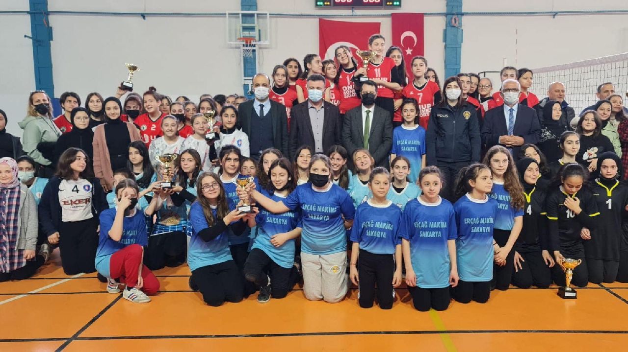 VOLEYBOLDA SAPANCA'NIN EN İYİLERİ BELLİ OLDU