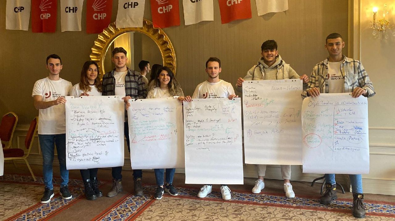 CHP'Lİ GENÇLER PLANLAMA İÇİN TOPLANDI