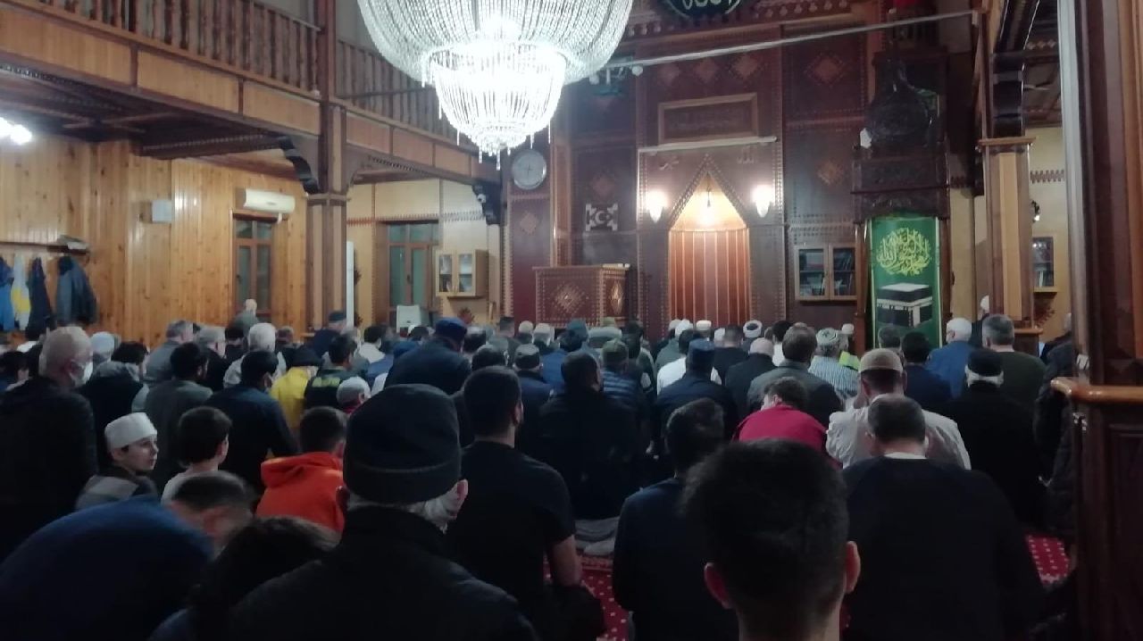 SAPANCA'DA RAMAZANIN İLK TERAVİH NAMAZI KILINDI