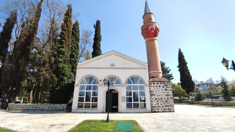 SAPANCA'DA 130 YILDIR SADELİĞİNİ KORUYOR