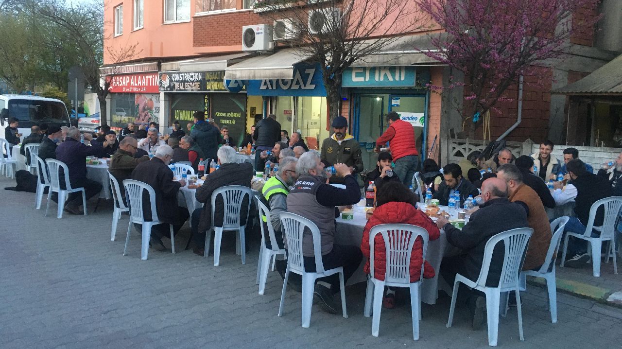 SAPANCA SERDAR SOKAK ESNAFI İFTARDA BULUŞTU