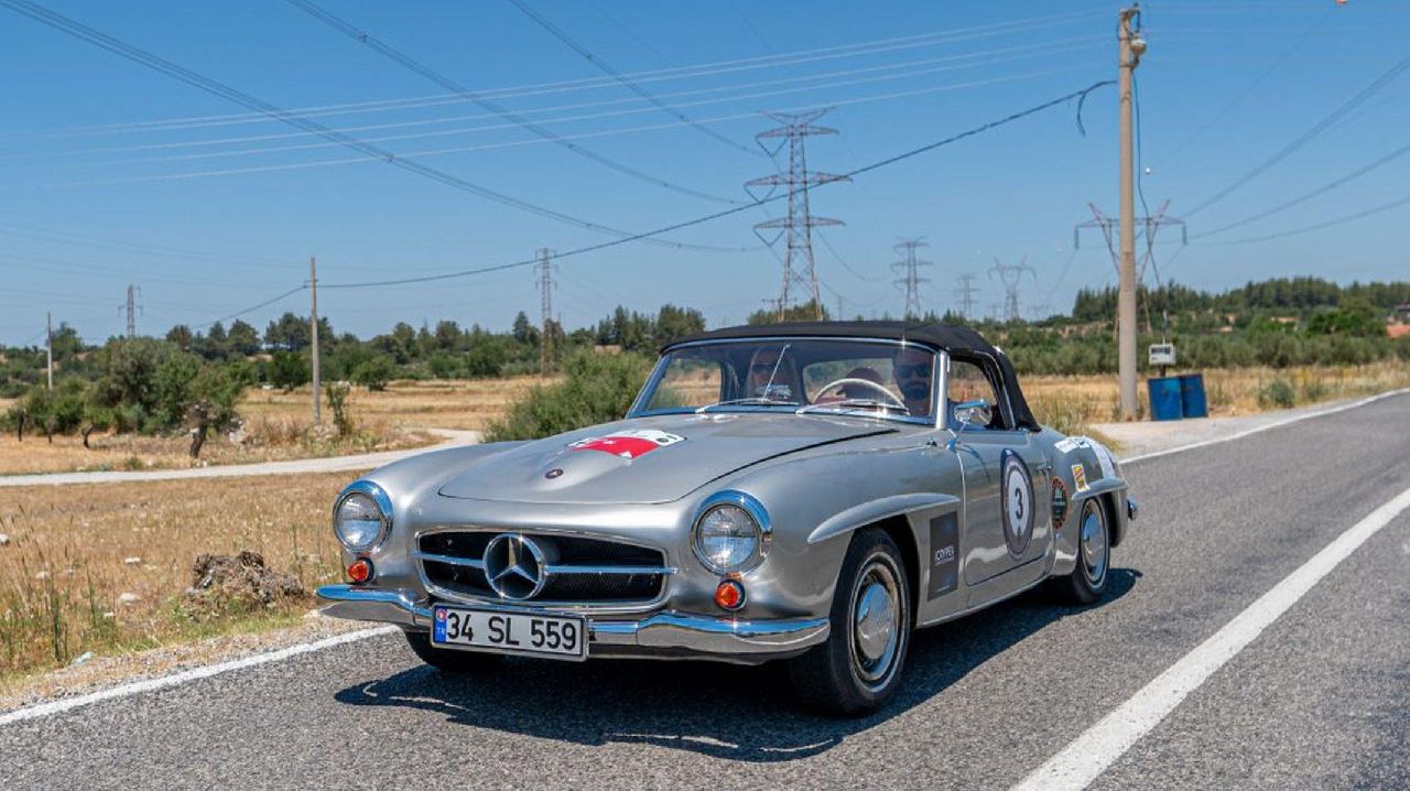 SEZONUN İLK KLASİK OTOMOBİL YARIŞI SAPANCA'DA