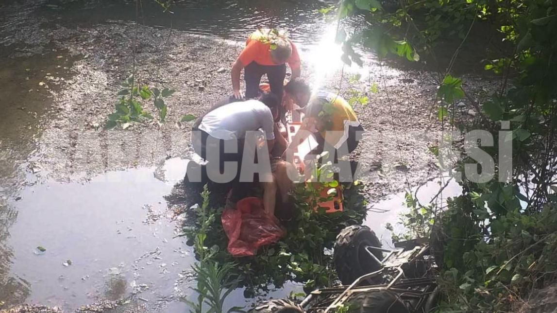 ARAZI TAŞITIYLA DEREYE DÜŞTÜ