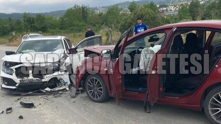 SAPANCA'DA TRAFİK KAZASI: 5 YARALI