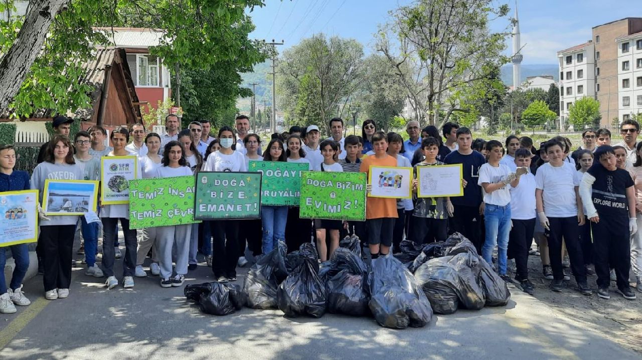 ''DÜNYA ÇEVRE GÜNÜ''NDE ÇÖP TOPLAMA ETKİNLİĞİ