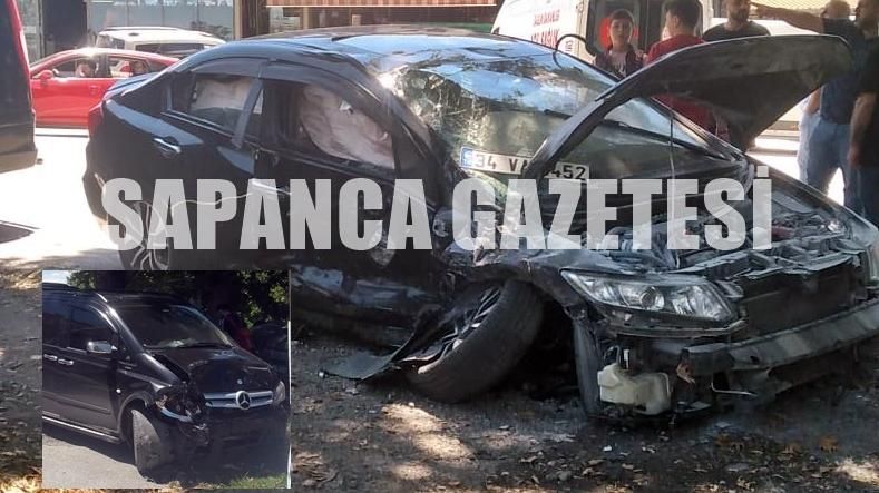 SAPANCA'DA TUR MİNİBÜSÜ İLE OTOMOBİL ÇARPIŞTI: 8 YARALI
