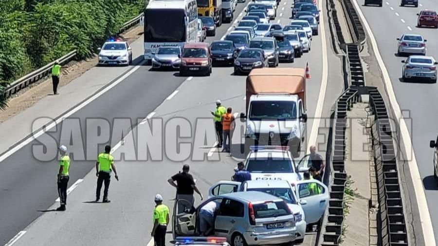 SAPANCA'DA TRAFİK KAZASI: 2 YARALI