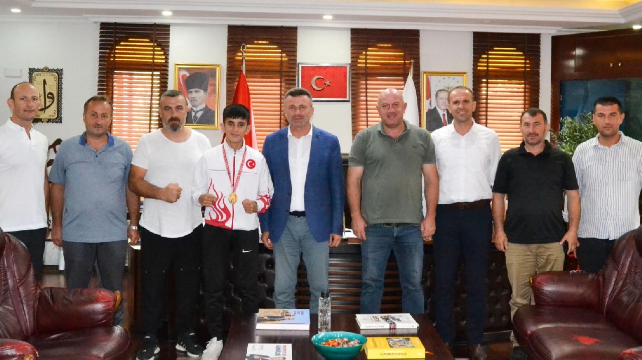 BAŞKAN ÖZEN, ŞAMPİYONU MAKAMINDA AĞIRLADI