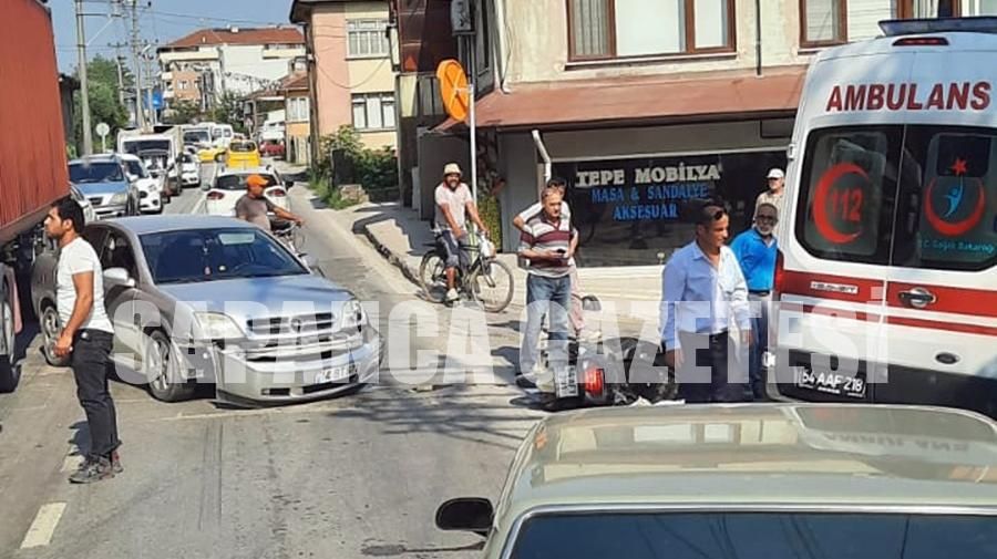 SAPANCA'DA OTOMOBİL, MOTOSİKLETLE ÇARPIŞTI: 1 YARALI