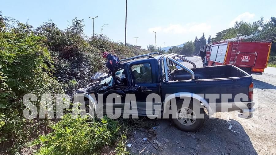 SAPANCA'DA TIR, KAMYONETLE ÇARPIŞTI: 2 YARALI