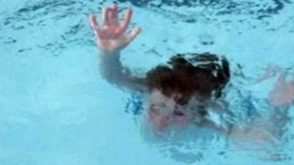 SERİNLEMEK İÇİN GİRDİĞİ HAVUZDA BOĞULMA TEHLİKESİ GEÇİRDİ