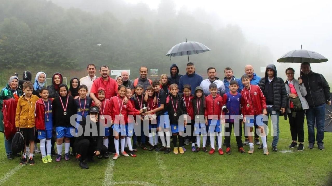 SAPANCA AKADEMİSPOR'DAN BİR KUPA DAHA