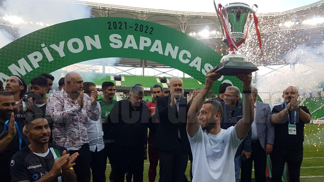 SAPANCASPOR ŞAMPİYONLUK KUPASINI ALDI