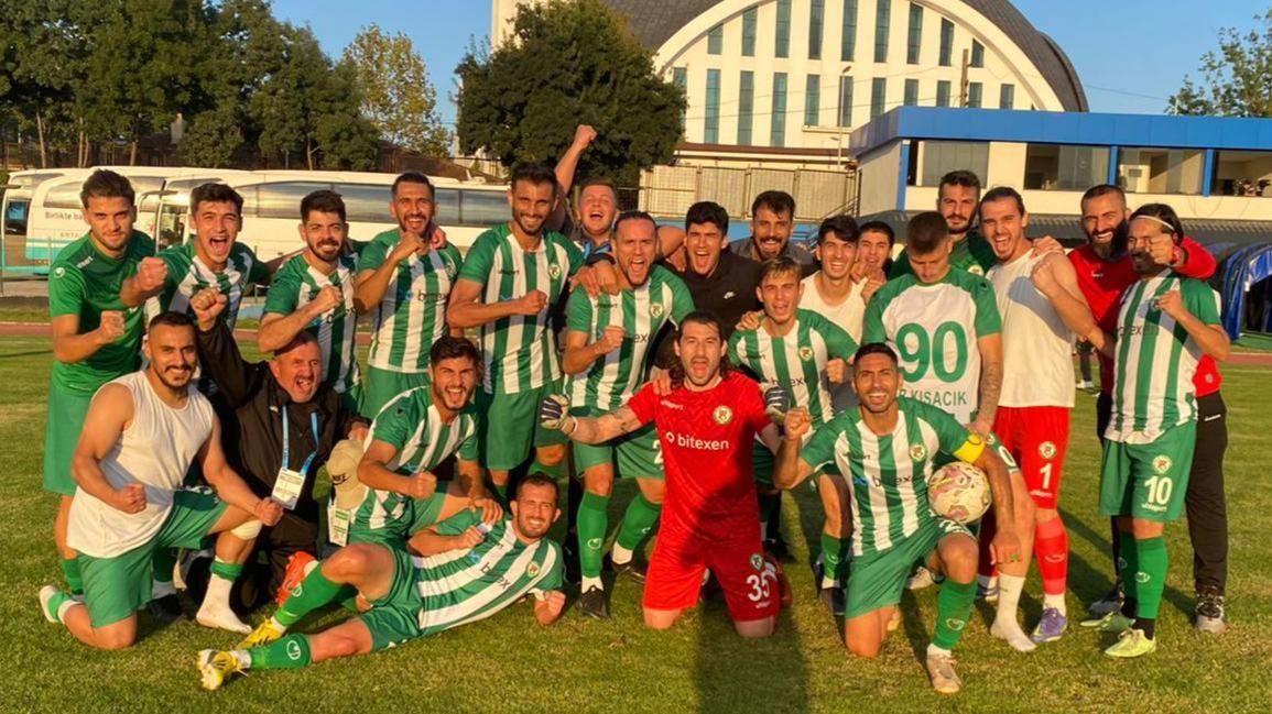 SAPANCA GENÇLİKSPOR 3 PUAN PEŞİNDE