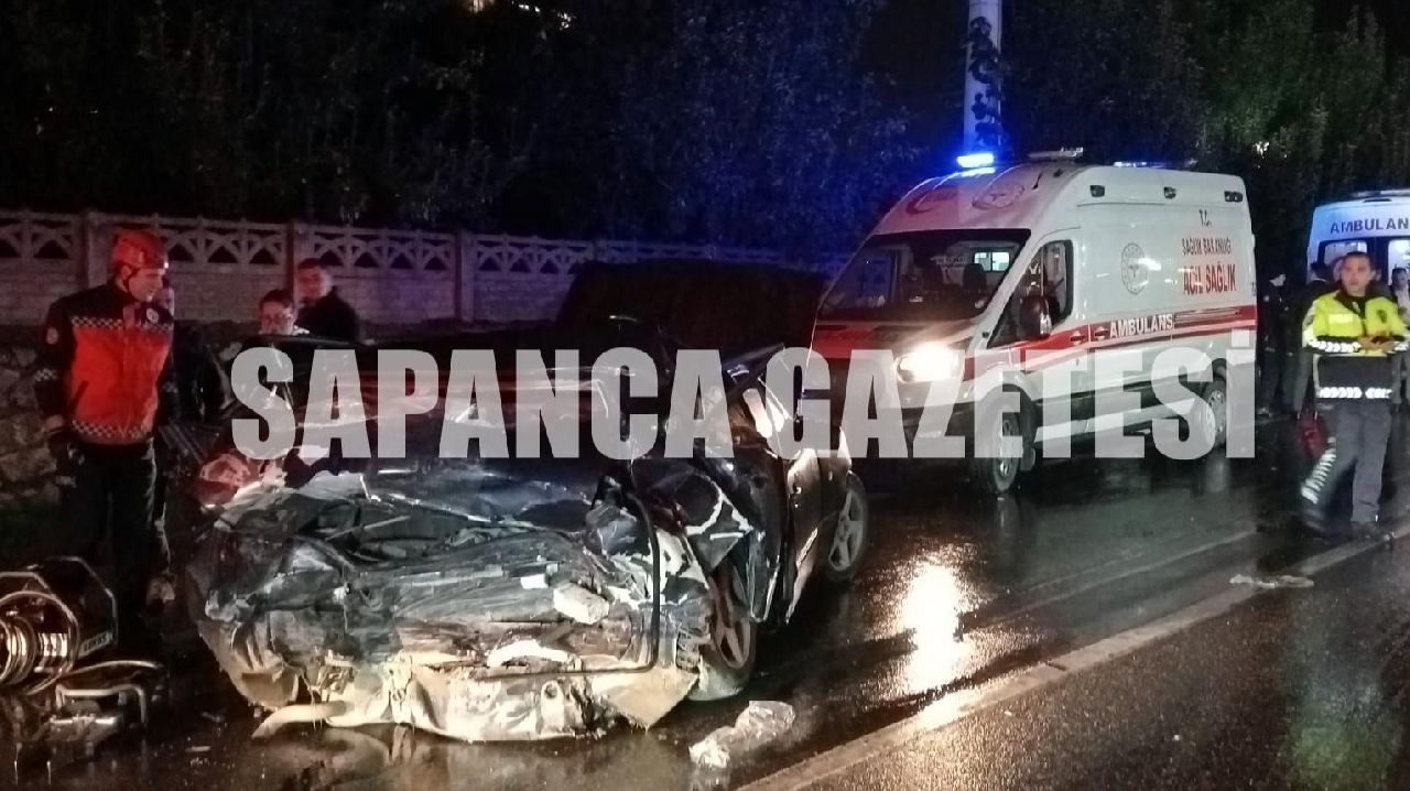 SAPANCA'DA 3 OTOMOBİL ÇARPIŞTI: 4 YARALI